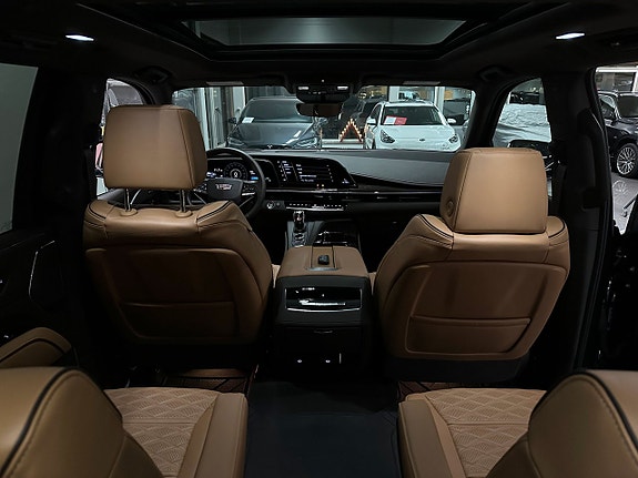 Cadillac Escalade 22 of 30