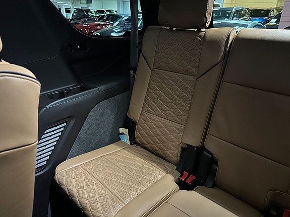 Cadillac Escalade 21 of 30