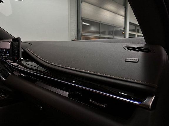 Cadillac Escalade 9 of 30