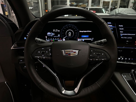 Cadillac Escalade 11 of 30