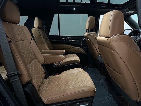 Cadillac Escalade 18 of 30