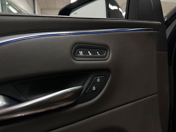 Cadillac Escalade 25 of 30