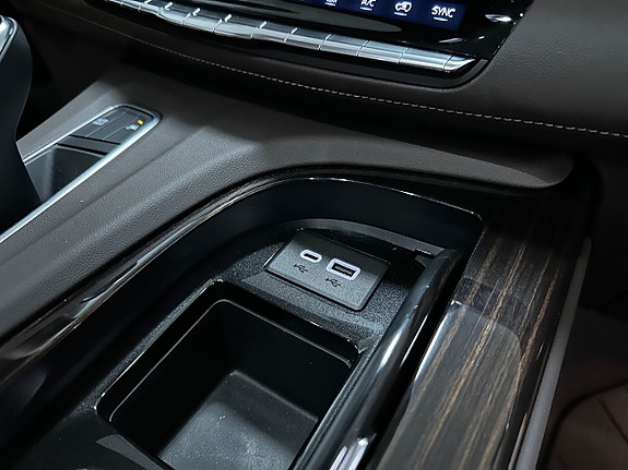 Cadillac Escalade 15 of 30