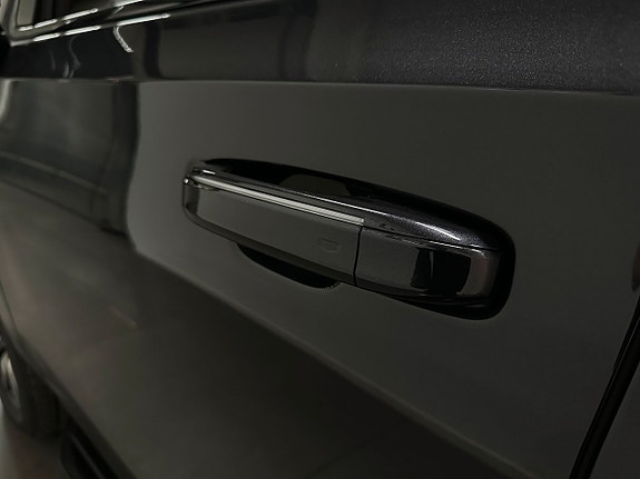 Cadillac Escalade 24 of 30