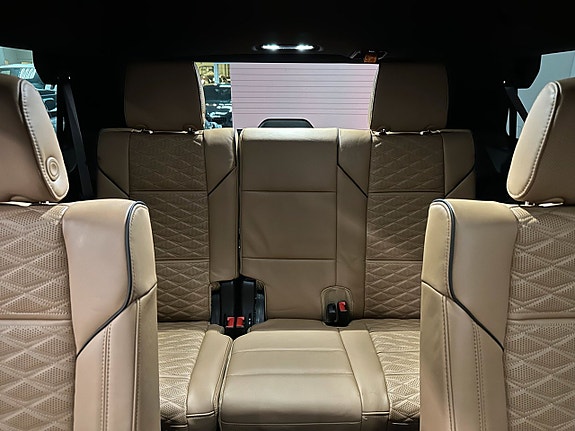 Cadillac Escalade 19 of 30