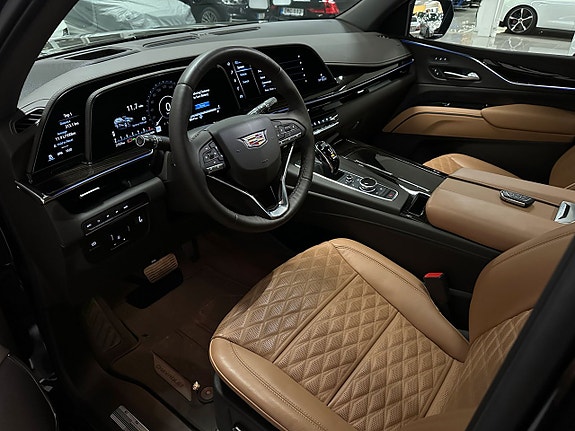 Cadillac Escalade 6 of 30