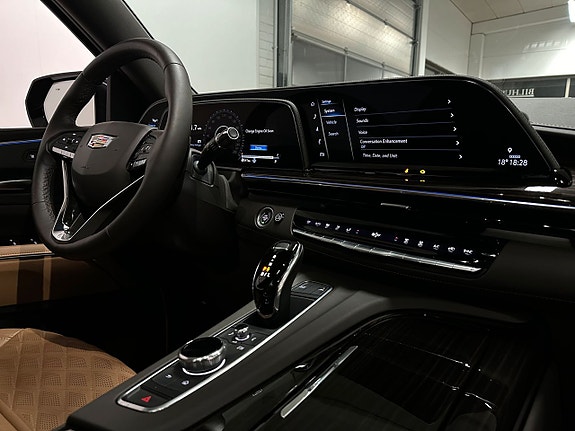 Cadillac Escalade 10 of 30