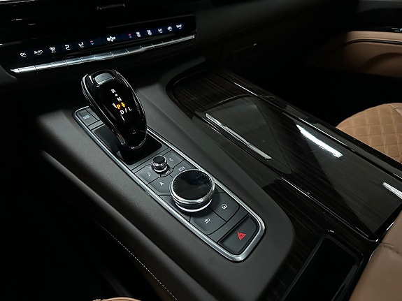 Cadillac Escalade 12 of 30