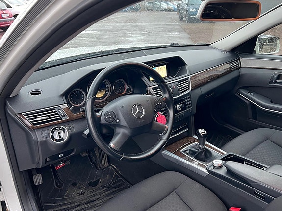 Mercedes-Benz E200 6 of 9