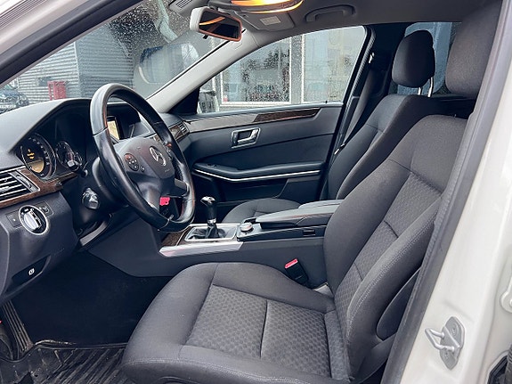 Mercedes-Benz E200 8 of 9
