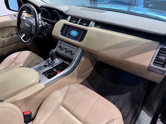 Land Rover Range Rover Sport 12 of 18