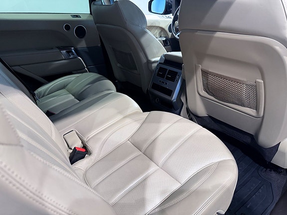 Land Rover Range Rover Sport 9 of 18