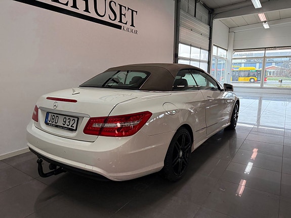 Mercedes-Benz E250 4 of 5