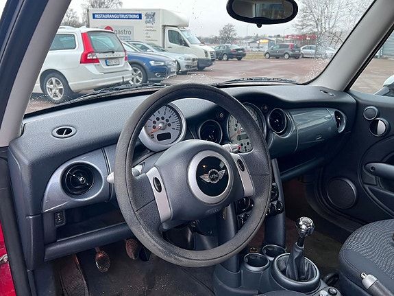 MINI Cooper 5 of 5