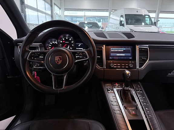 Porsche Macan 12 of 15