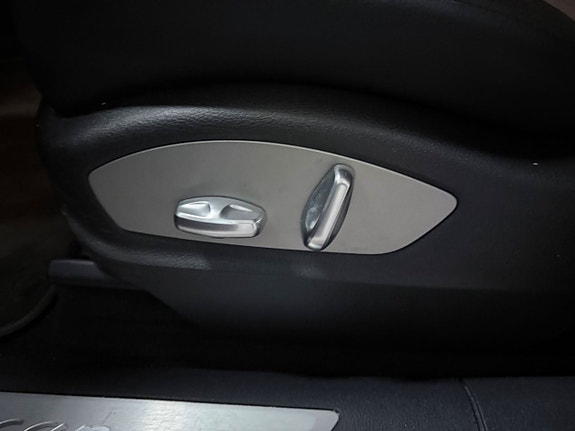 Porsche Macan 13 of 15