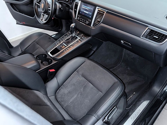 Porsche Macan 9 of 15
