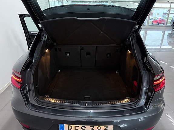 Porsche Macan 6 of 15