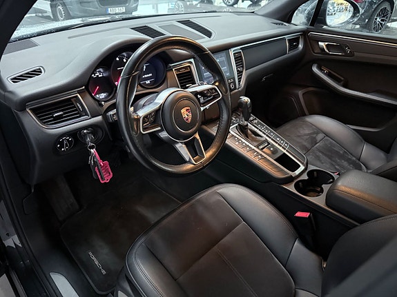 Porsche Macan 11 of 15