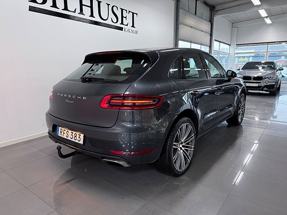 Porsche Macan 4 of 5