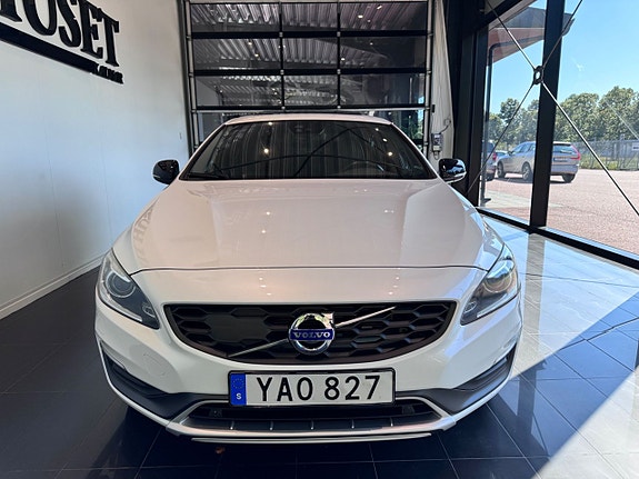 Volvo S60 Cross Country 2 of 14