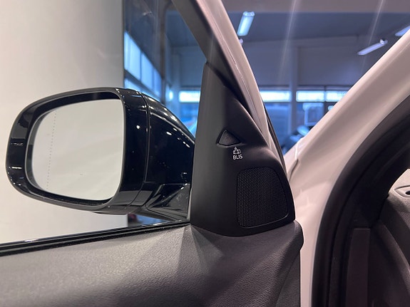 Volvo S60 Cross Country 11 of 14