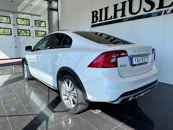 Volvo S60 Cross Country 3 of 14