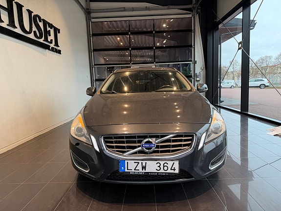 Volvo V60 2 of 7