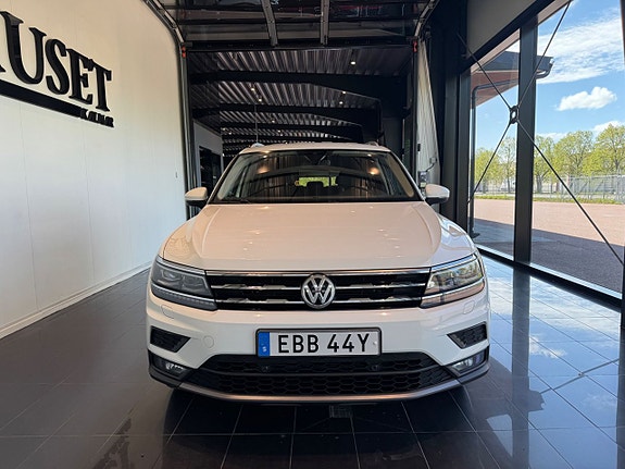Volkswagen Tiguan Allspace 2 of 5