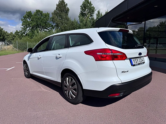 Ford Focus 2 of 9