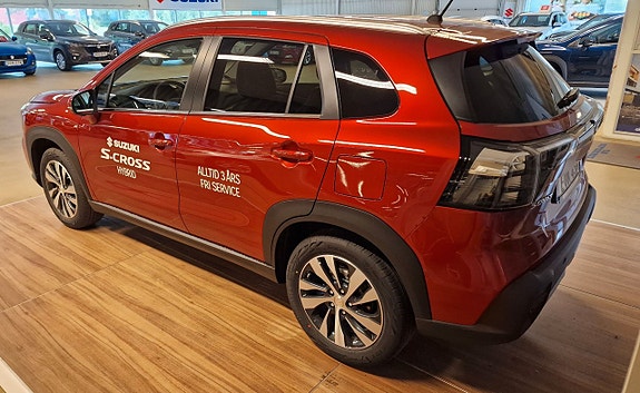 Suzuki S-Cross 3 of 10