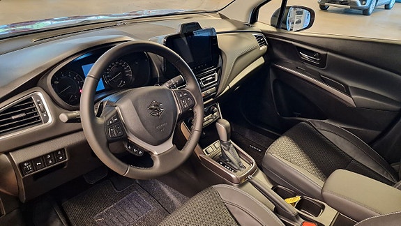 Suzuki S-Cross 7 of 10