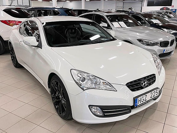 Hyundai Genesis 2 of 6