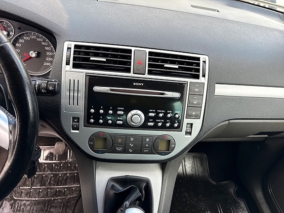 Ford C-Max 12 of 17