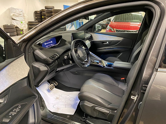 Peugeot 3008 4 of 5