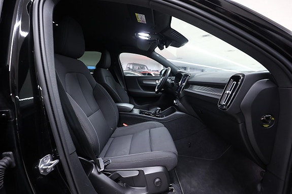 Volvo XC40 15 of 22