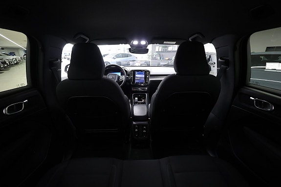 Volvo XC40 14 of 22
