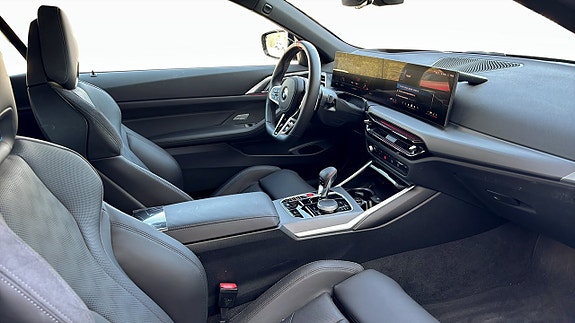 BMW M4 3 of 5