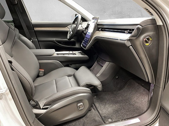 Volvo EX90 6 of 12