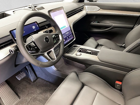 Volvo EX90 2 of 5