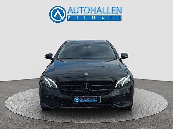 Mercedes-Benz E220 5 of 5