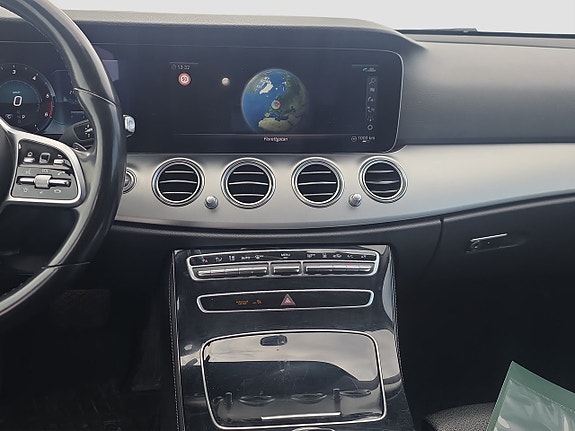 Mercedes-Benz E220 10 of 16