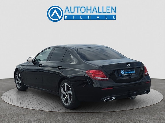 Mercedes-Benz E220 4 of 5