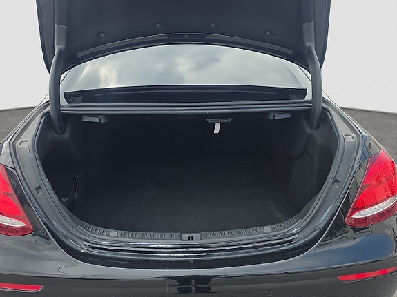 Mercedes-Benz E220 13 of 16
