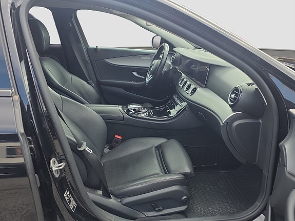 Mercedes-Benz E220 12 of 16