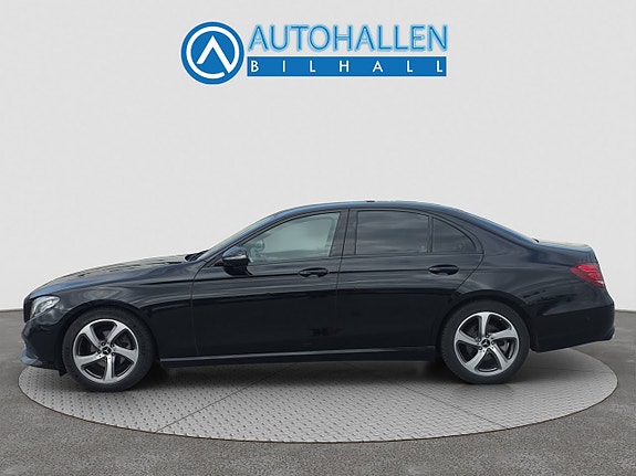 Mercedes-Benz E220 3 of 5