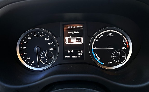 Mercedes-Benz eVito Tourer 21 of 25