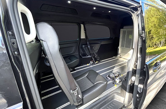 Mercedes-Benz eVito Tourer 19 of 25