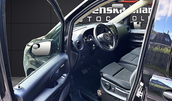 Mercedes-Benz eVito Tourer 11 of 25