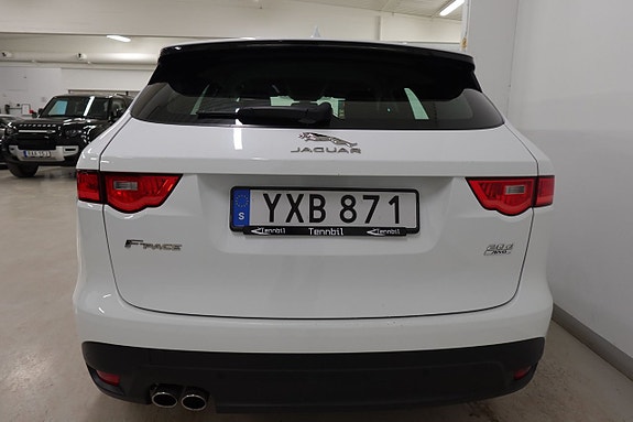 Jaguar F-PACE 17 of 17